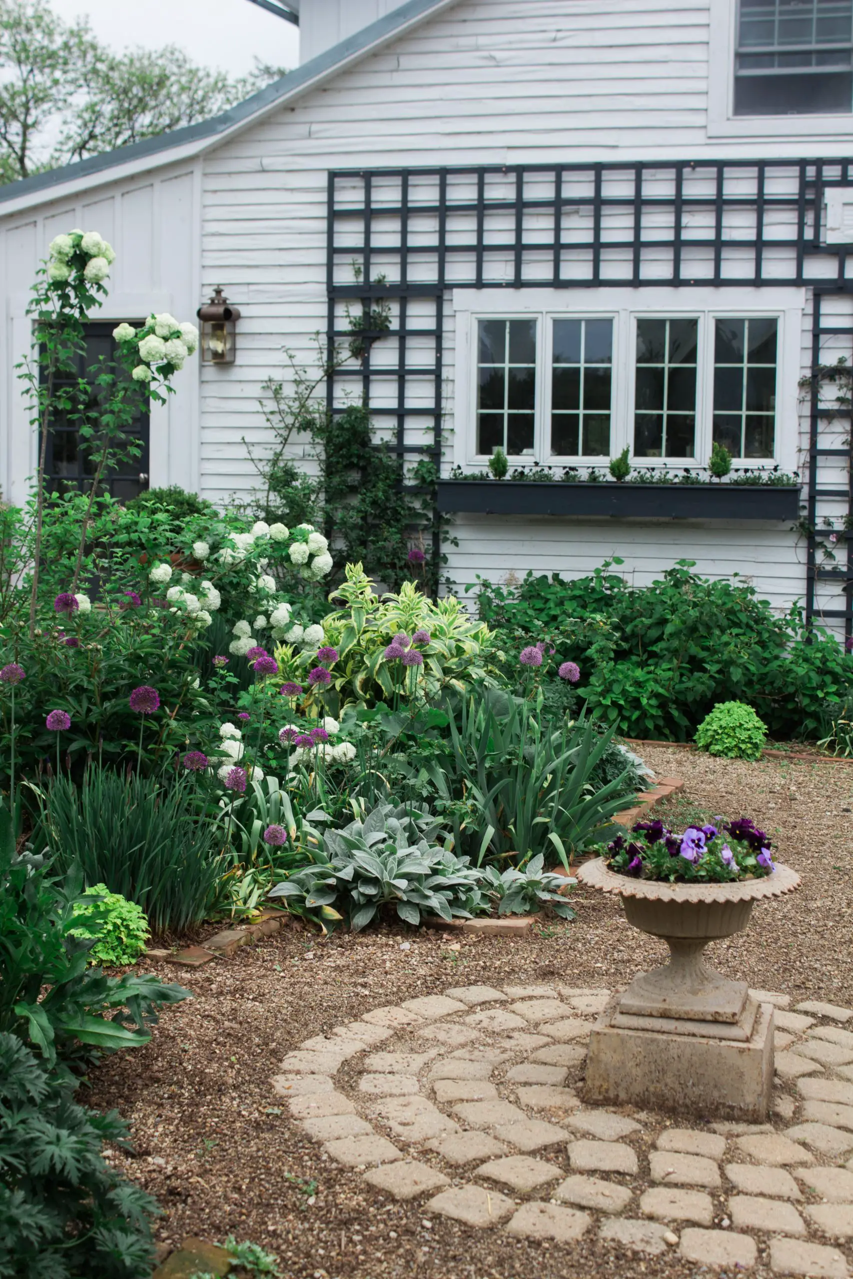Designing Your Front Garden: Notes to Keep Your Front Yard Beautiful